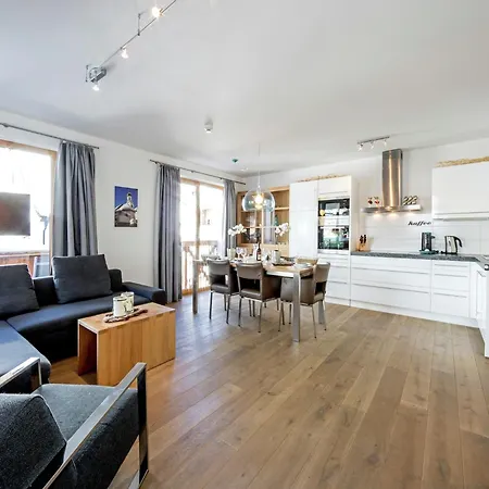 아파트 In Near Lift