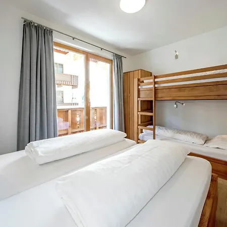 아파트 In Near Lift *